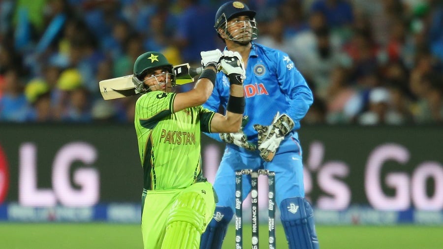 Misbah-ul-Haq, capatin Pakistan, was stranded alone.