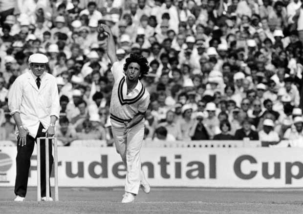 Top 10 greatest pakistani bowlers of all time