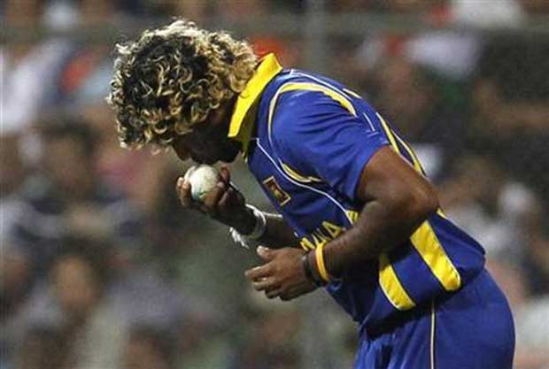 Top 10 Cricketers with peculiar on-field actions