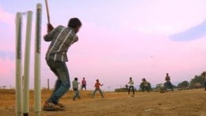 _72940166_kidsplayingcricket