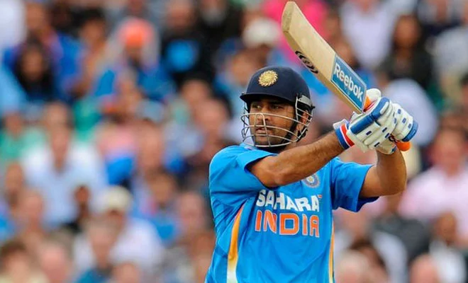 Dhoni wins Asian award 2014 for sports
